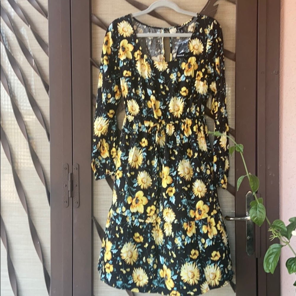 NWT Torrid Black & Yellow 🌺 Floral Dress - Picture 3 of 16